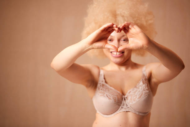 Can I Wear a Minimizer Bra Under Fitted Tops and Dresses?