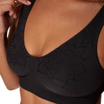 Bali Women's Wireless Bra, Comfort Revolution Seamless T-Shirt Bra, ComfortFlex Fit, Moisture-Wicking